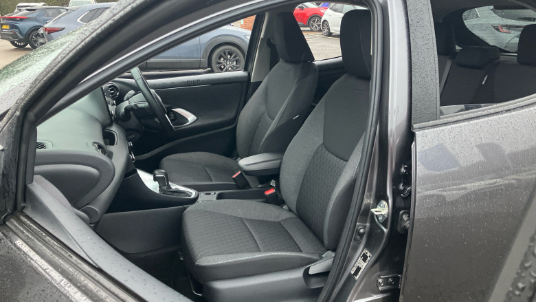 Toyota Yaris 1.5 Hybrid Design 5dr CVT Hybrid Hatchback